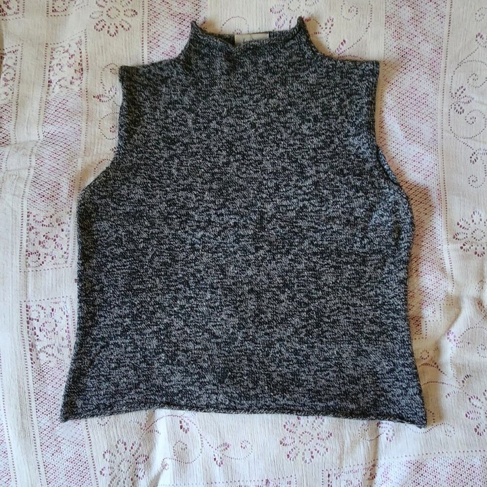 Neiman Marcus cashmere 2-tone gray sleeveless pullover